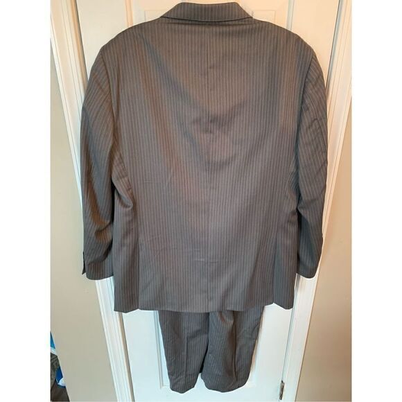 Jos A Bank gray stripped suit size 43R jacket and pants 37R 100% wool - Picture 3 of 9